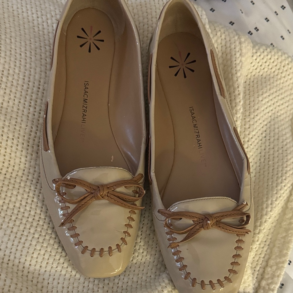 Isaac Mizrahi Women's Beige Patent Loafers with Brown Detailing